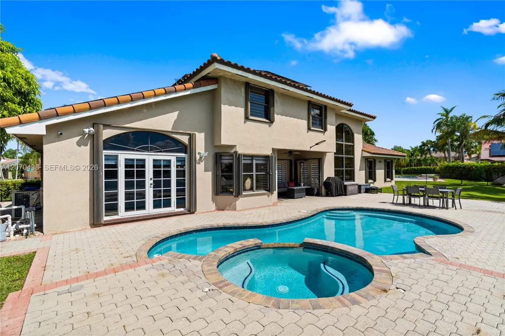 451 NW 194th Ave Pembroke Pines, FL 33029