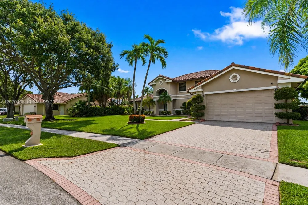 451 NW 194th Ave Pembroke Pines, FL 33029