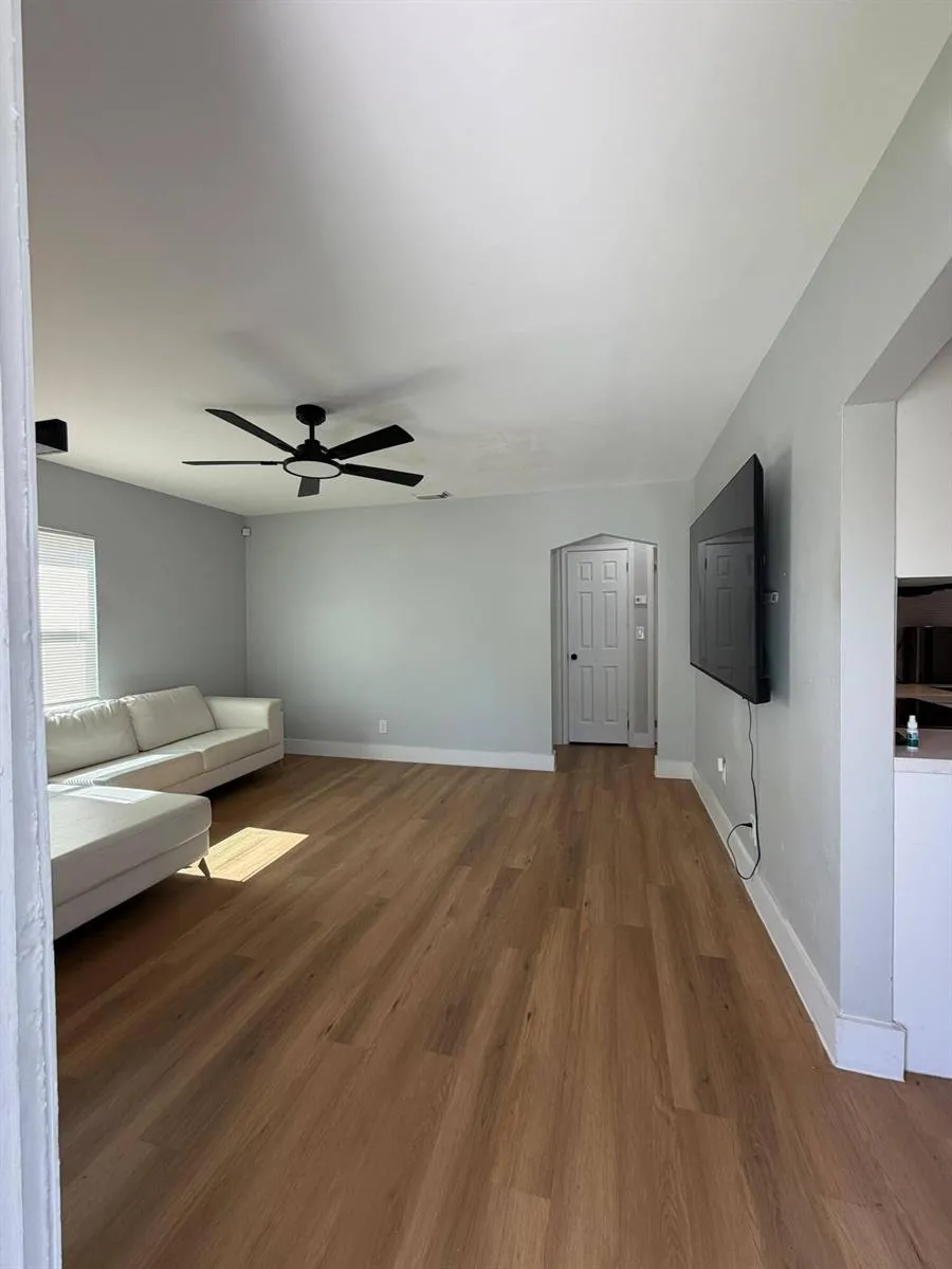 217 E 24TH STREET Riviera Beach, FL 33404