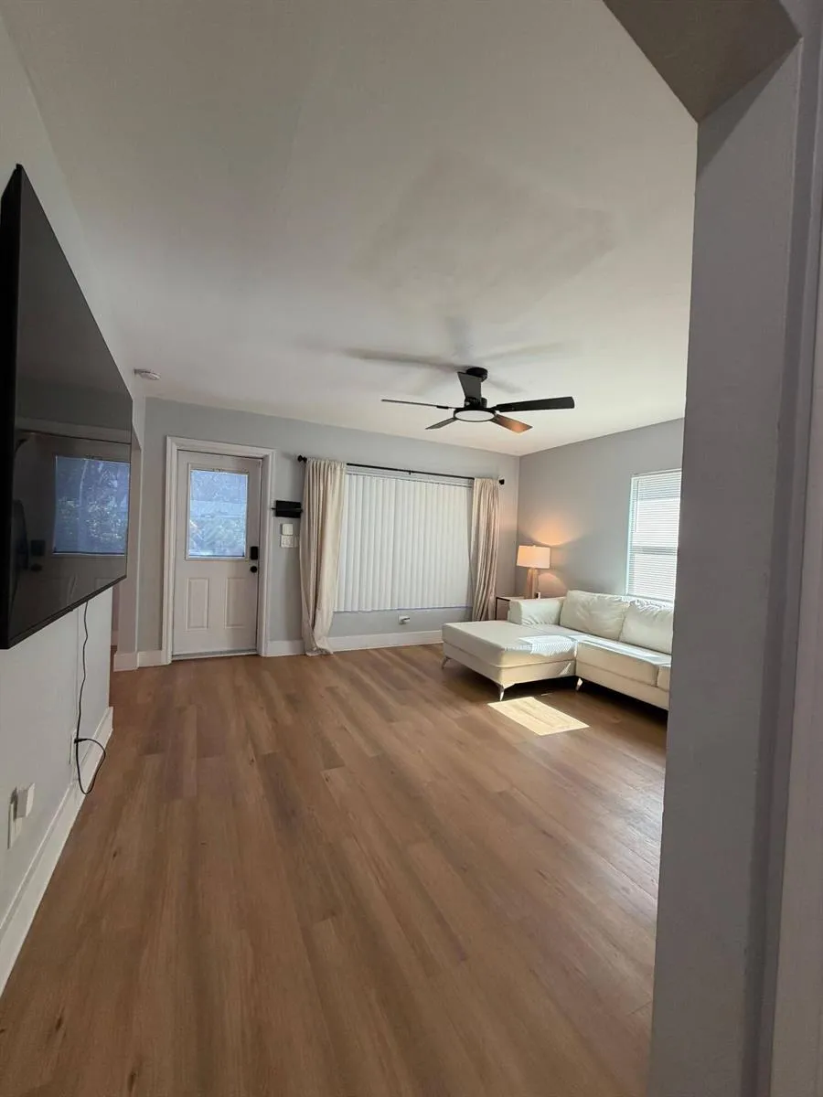 217 E 24TH STREET Riviera Beach, FL 33404
