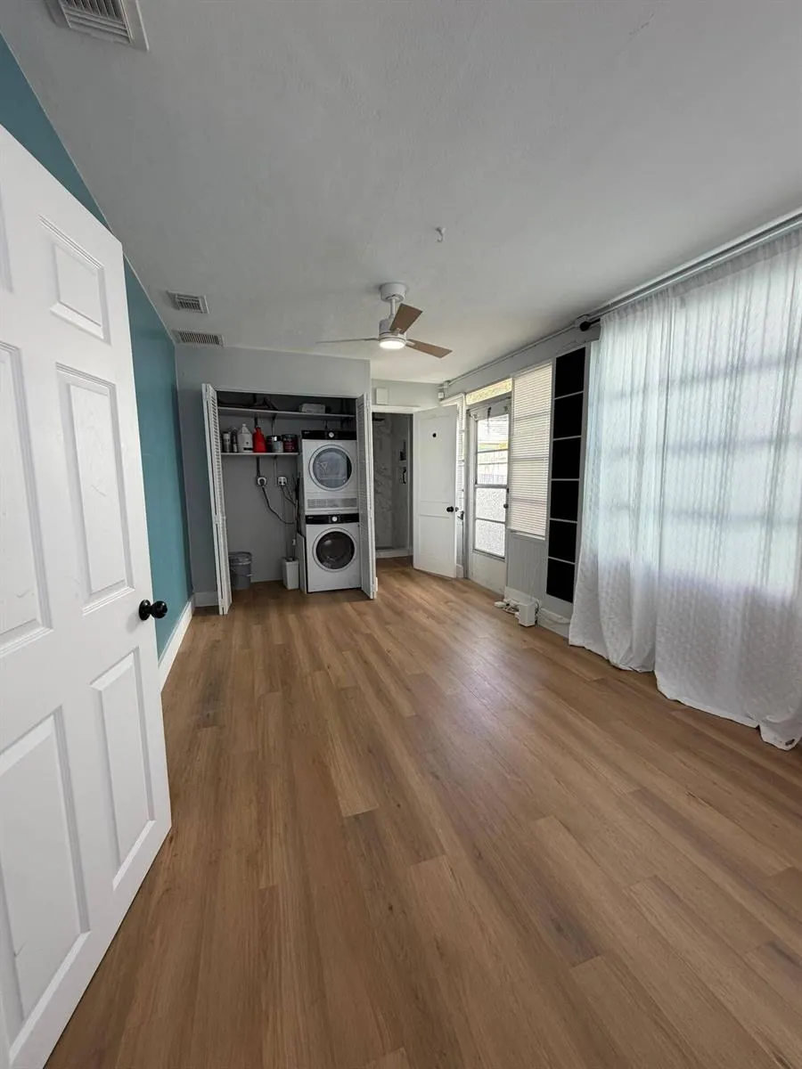 217 E 24TH STREET Riviera Beach, FL 33404