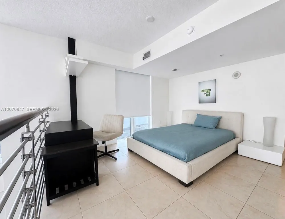 41 SE 5th St #516 Miami, FL 33131