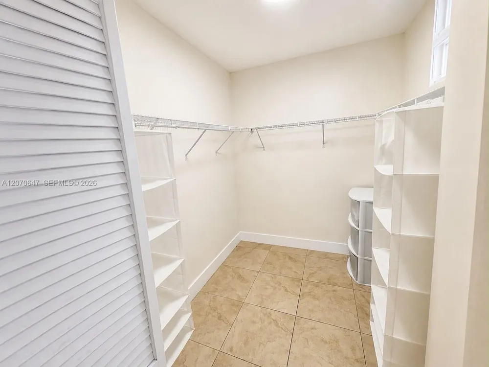 41 SE 5th St #516 Miami, FL 33131
