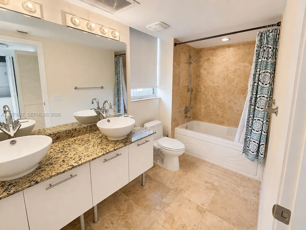 41 SE 5th St #516 Miami, FL 33131