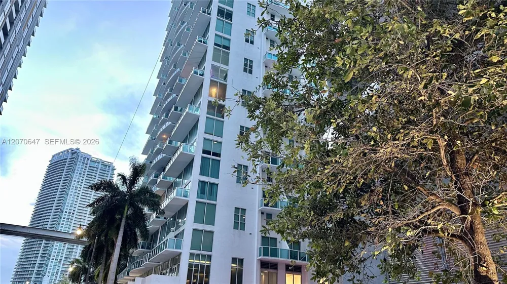 41 SE 5th St #516 Miami, FL 33131