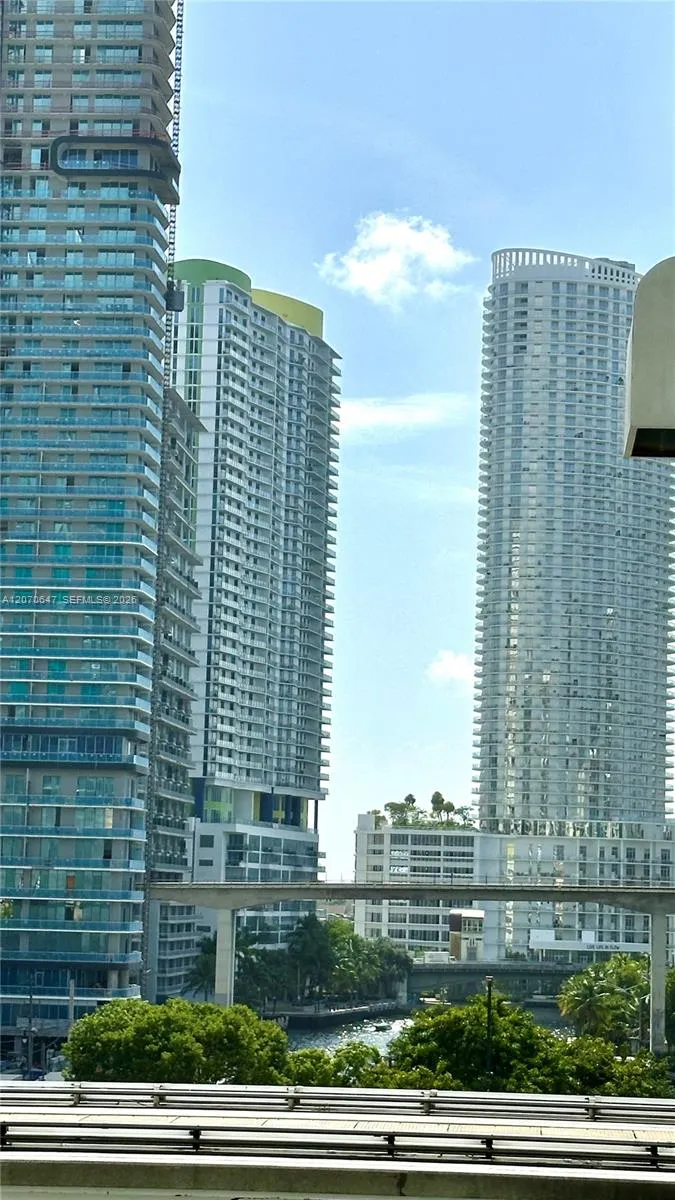 41 SE 5th St #516 Miami, FL 33131