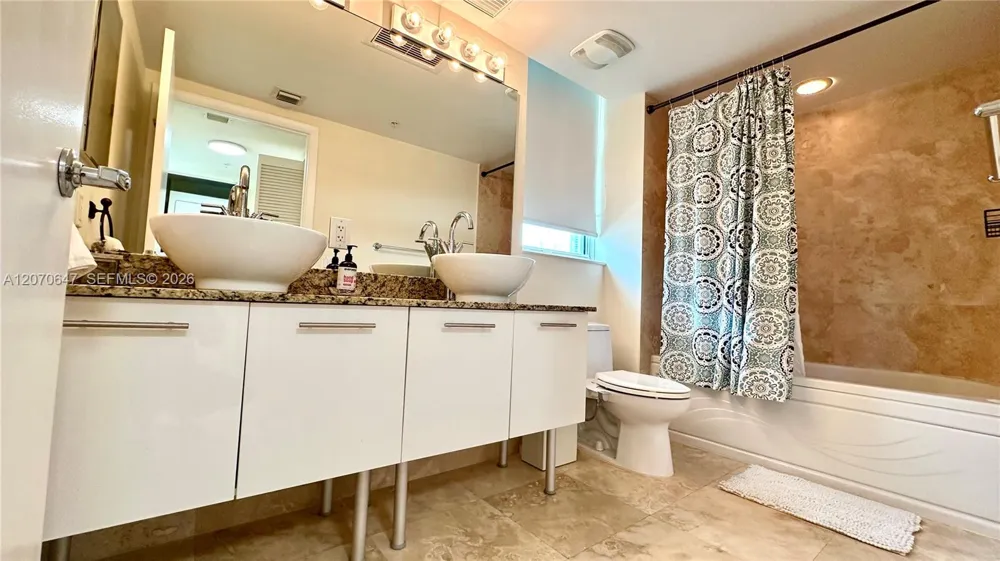 41 SE 5th St #516 Miami, FL 33131