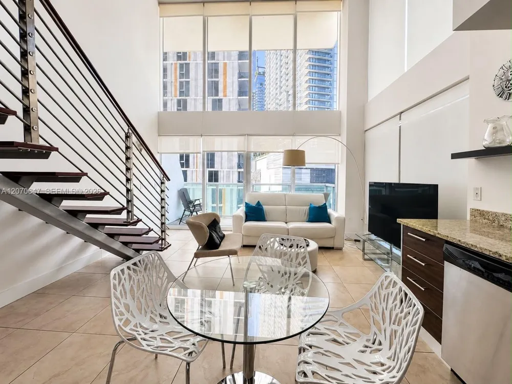 41 SE 5th St #516 Miami, FL 33131