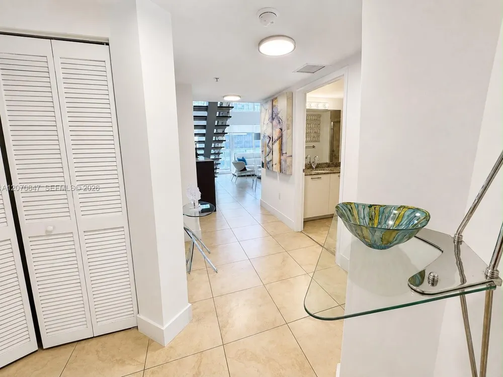 41 SE 5th St #516 Miami, FL 33131