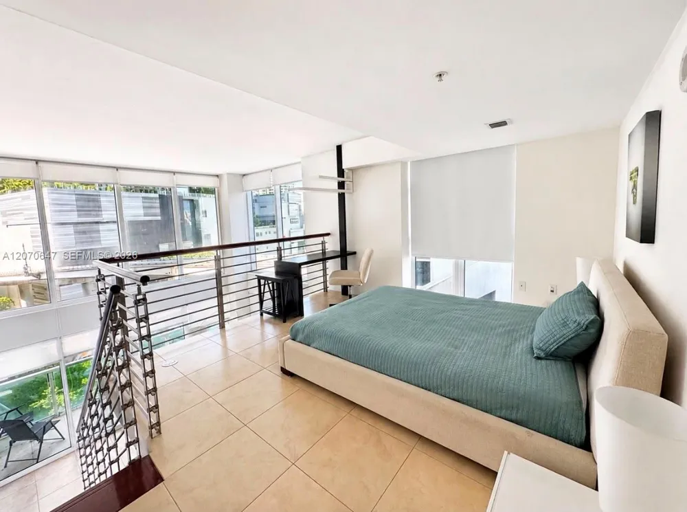 41 SE 5th St #516 Miami, FL 33131