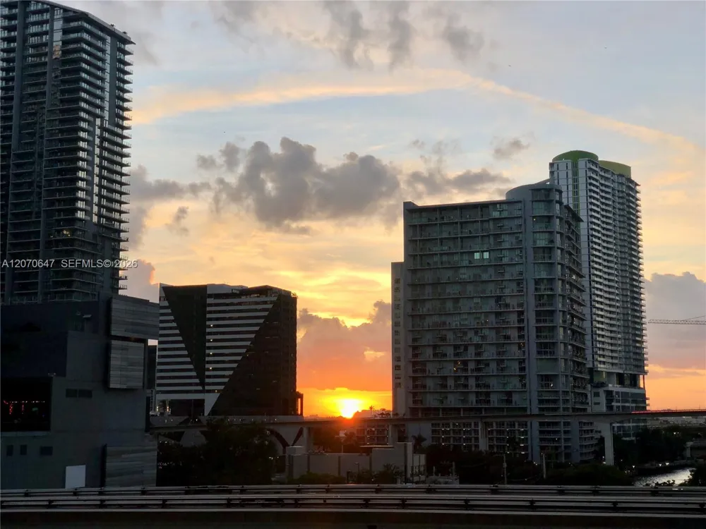 41 SE 5th St #516 Miami, FL 33131
