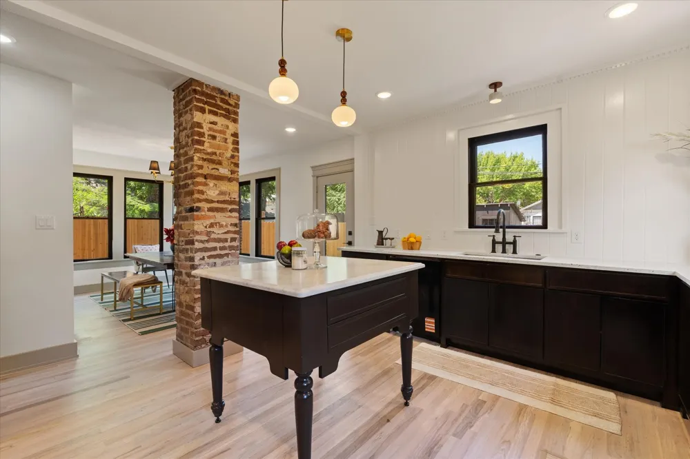 1718 S Adams Street Fort Worth, TX 76110