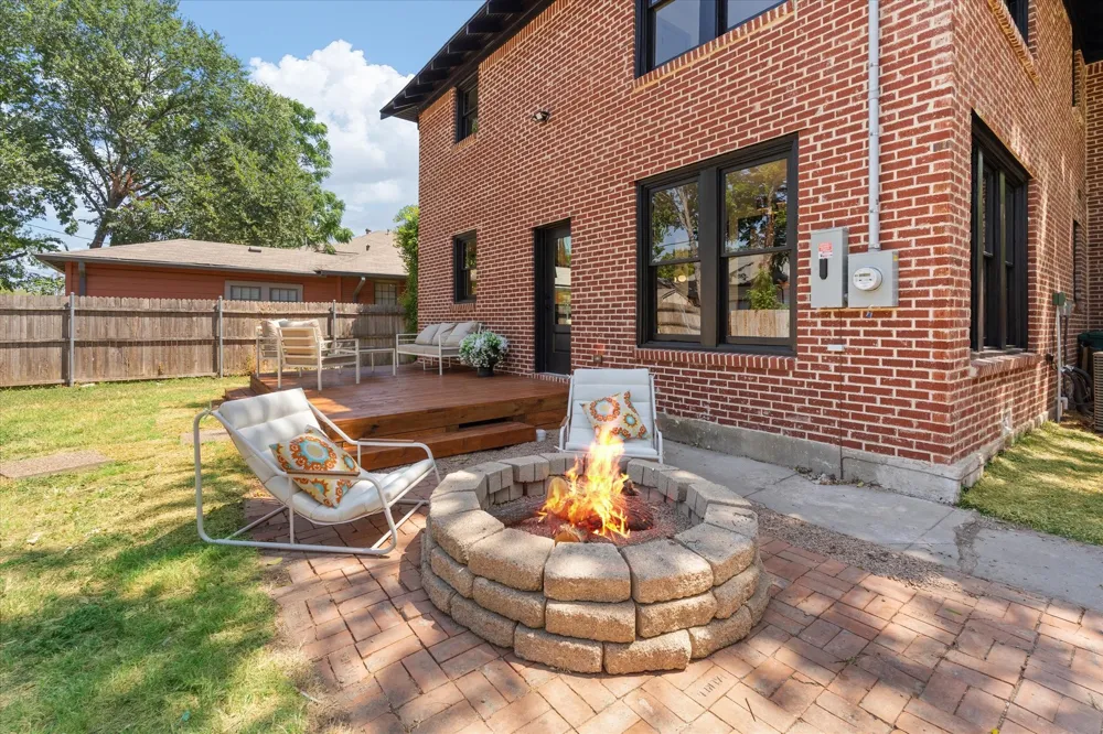 1718 S Adams Street Fort Worth, TX 76110