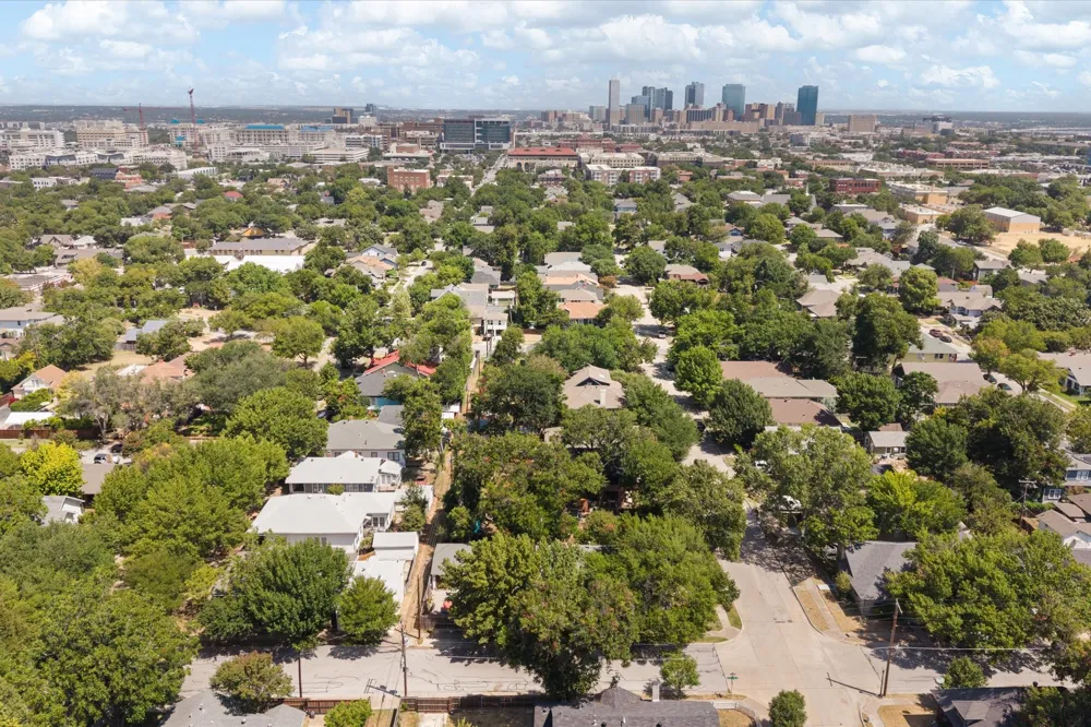 1718 S Adams Street Fort Worth, TX 76110