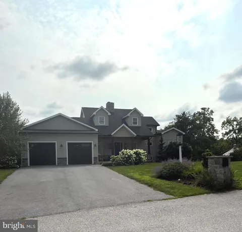 6 CREEKSIDE LANE