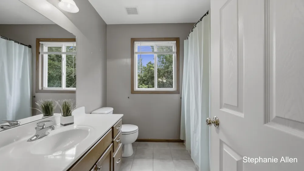 663 Ridgefield Drive Coopersville, MI 49404