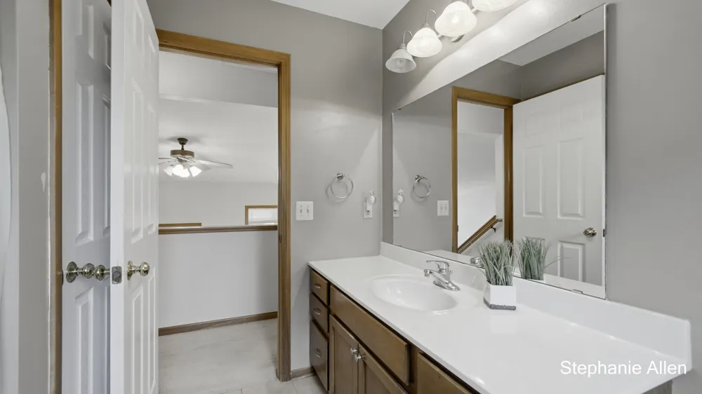 663 Ridgefield Drive Coopersville, MI 49404