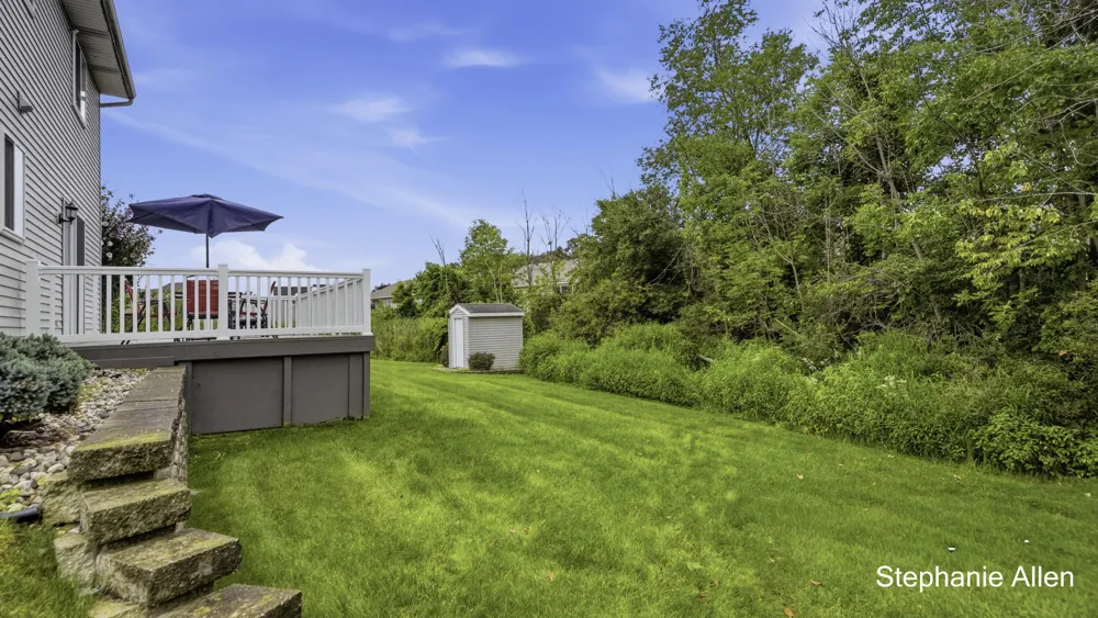 663 Ridgefield Drive Coopersville, MI 49404
