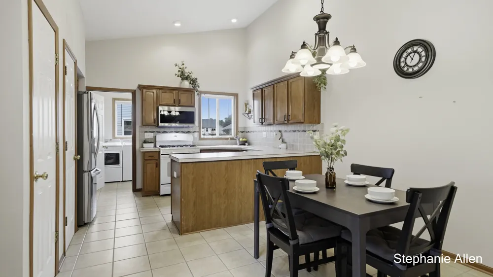 663 Ridgefield Drive Coopersville, MI 49404