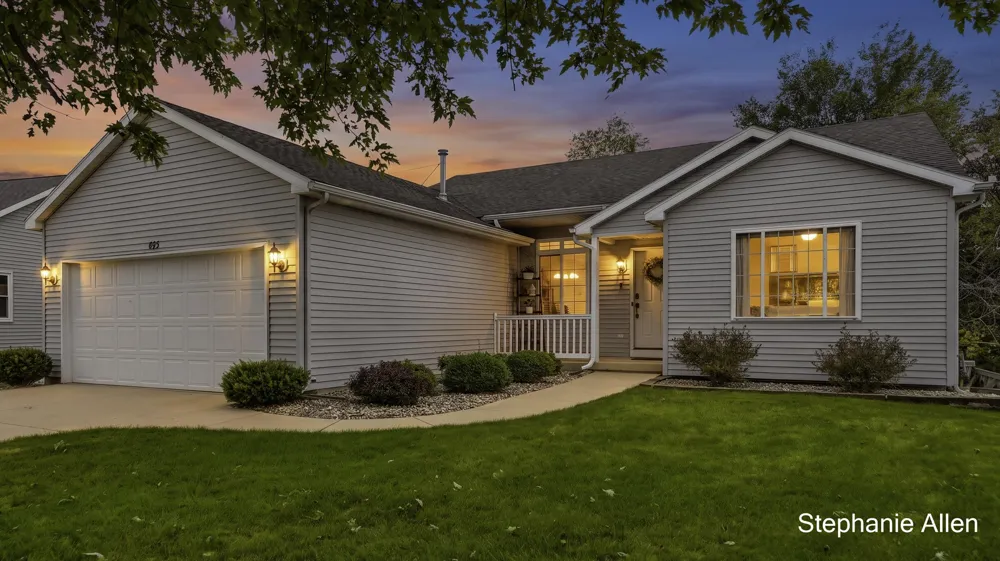 663 Ridgefield Drive Coopersville, MI 49404
