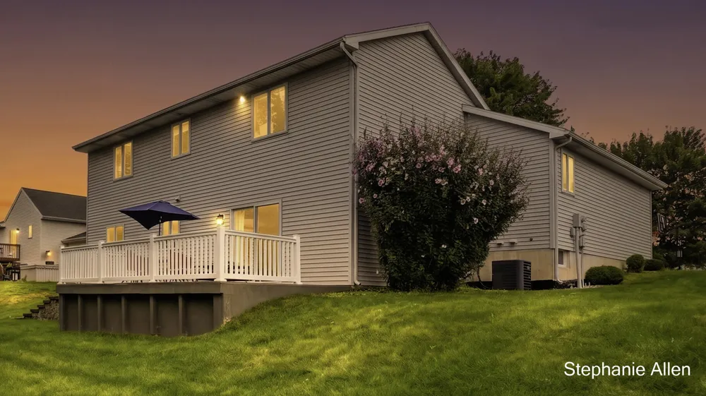 663 Ridgefield Drive Coopersville, MI 49404