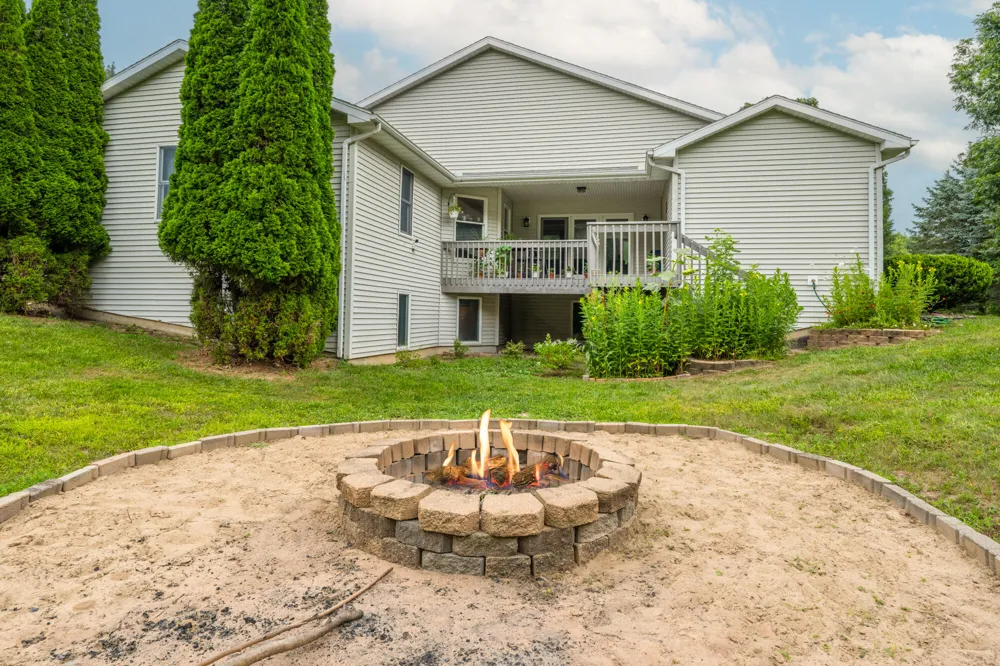 5324 Becht Road Coloma, MI 49038