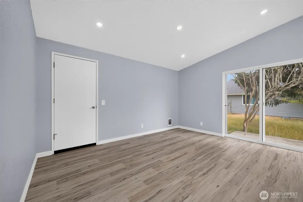 393 Canal Drive SE Ocean Shores, WA 98569