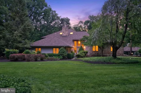 8 PINECREST DRIVE