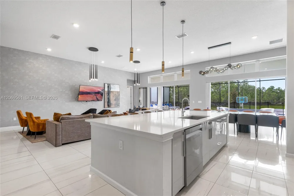 1743 oak blossom dr Davenport, FL 33837