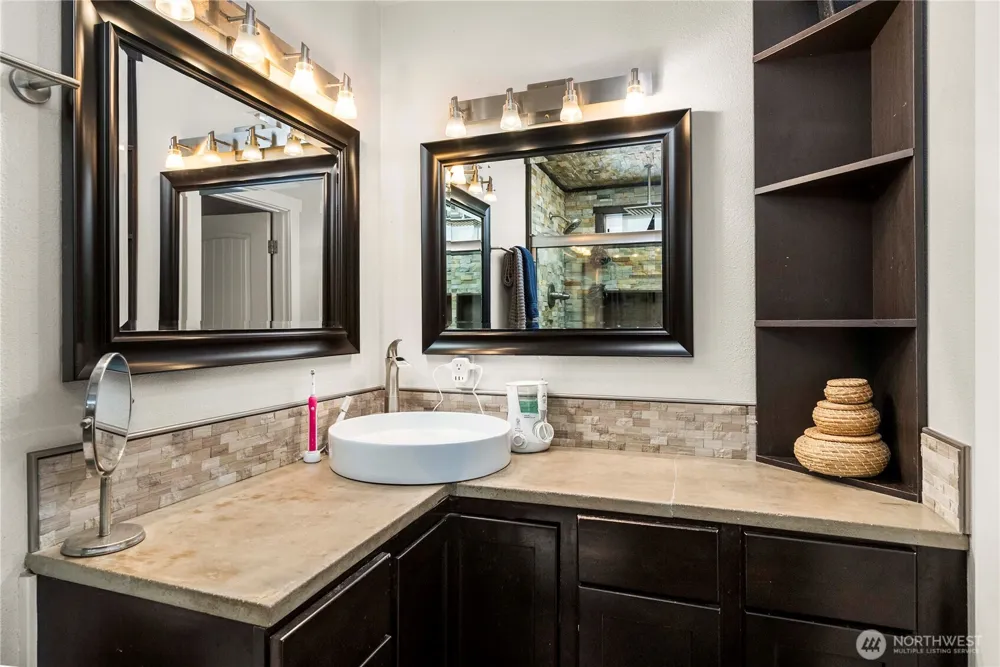 3288 NW Happy Hollow Lane Silverdale, WA 98383