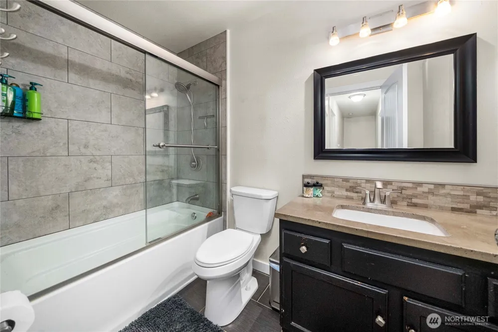 3288 NW Happy Hollow Lane Silverdale, WA 98383