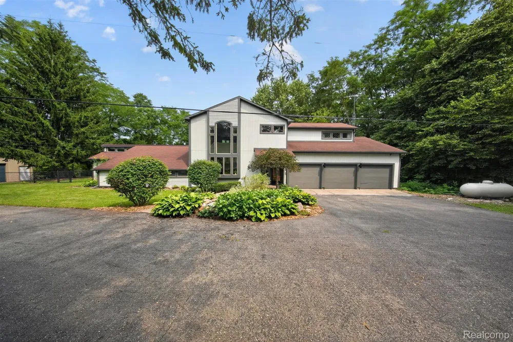 9319 Faussett Road Tyrone Township, MI 48430