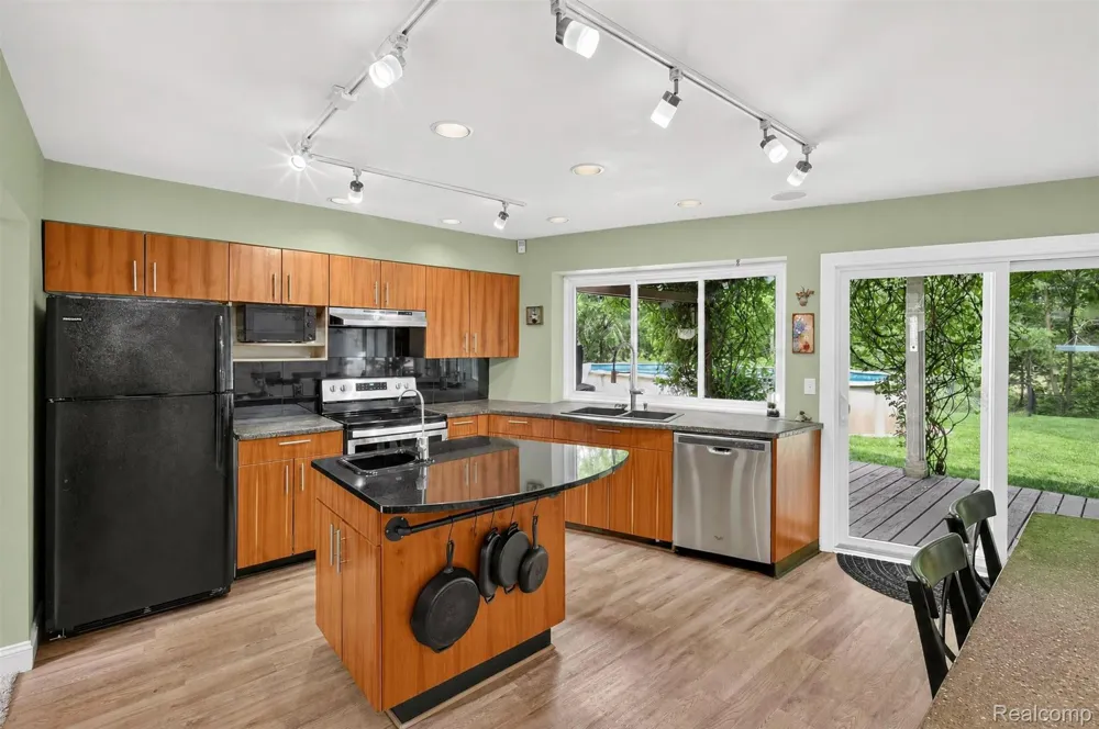9319 Faussett Road Tyrone Township, MI 48430