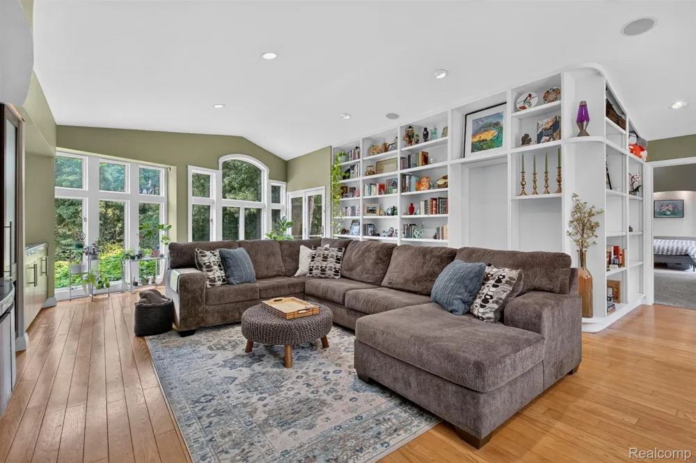 9319 Faussett Road Tyrone Township, MI 48430