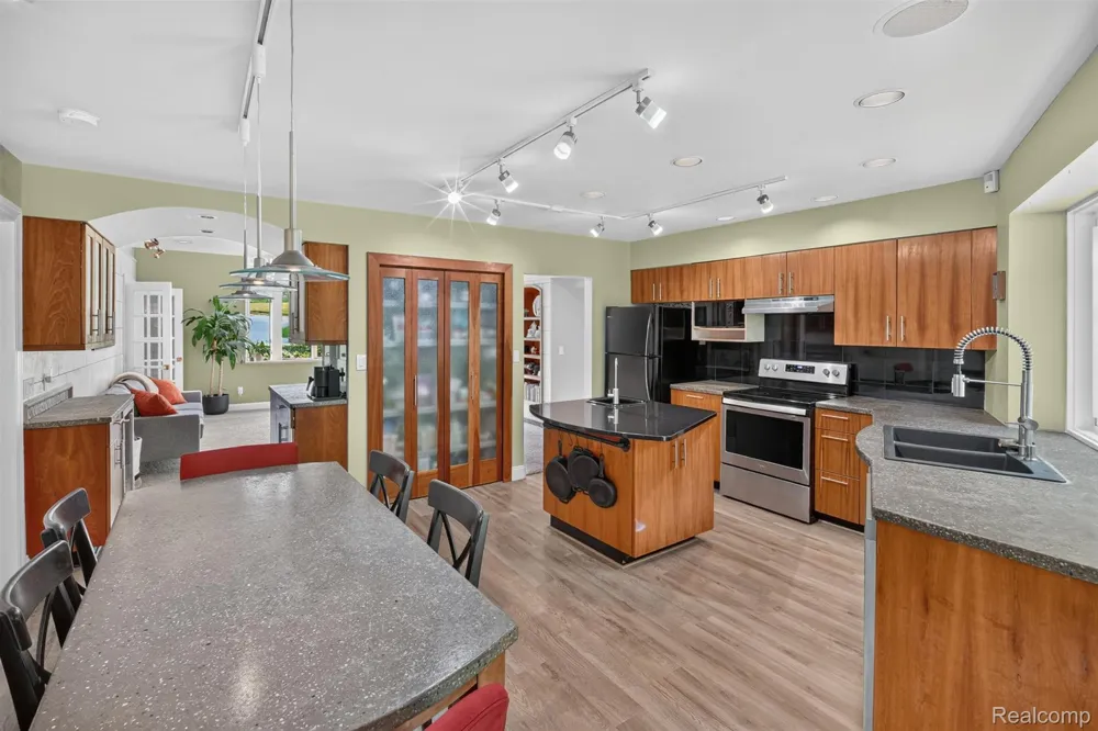 9319 Faussett Road Tyrone Township, MI 48430