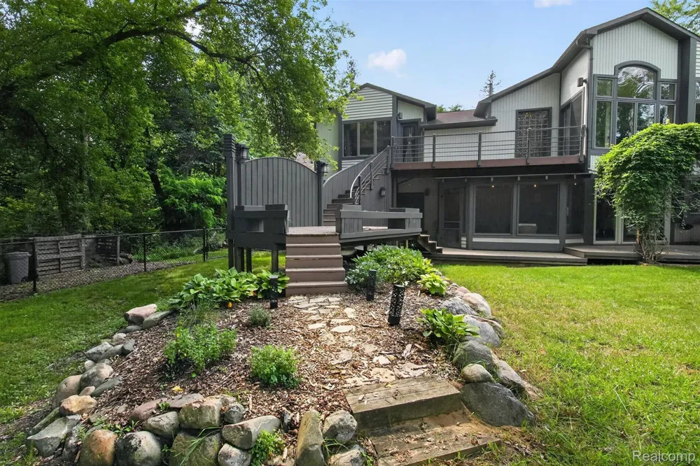 9319 Faussett Road Tyrone Township, MI 48430