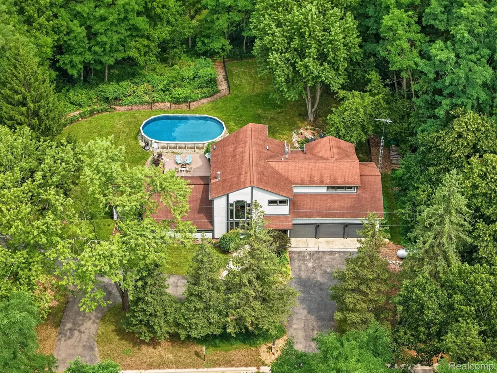 9319 Faussett Road Tyrone Township, MI 48430