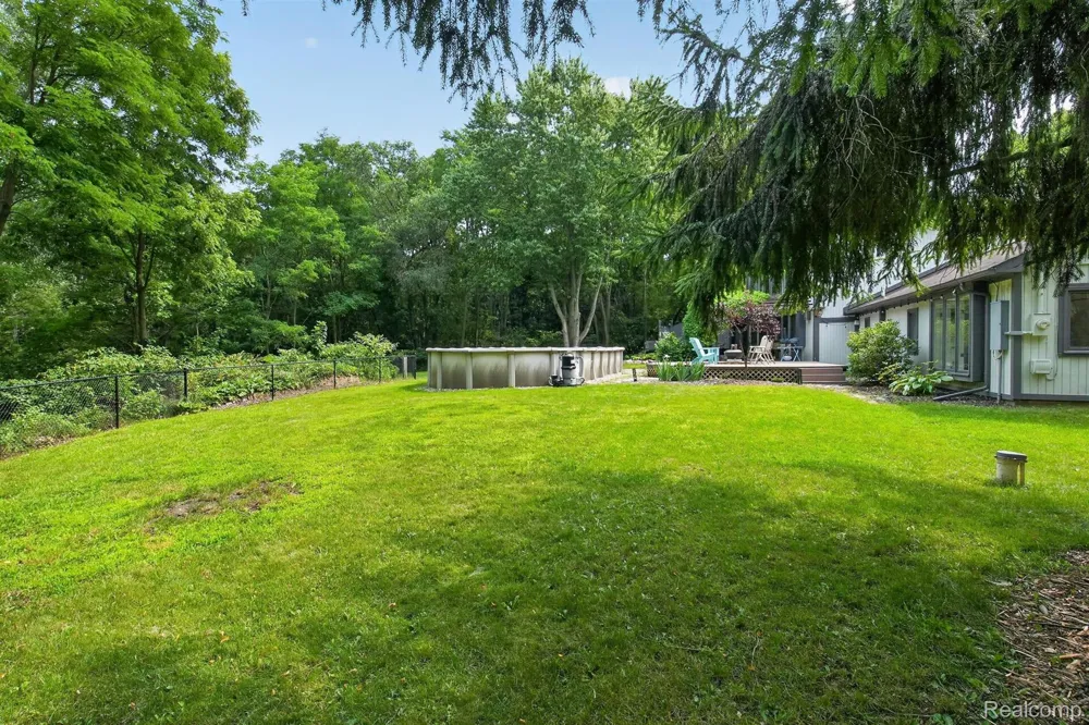 9319 Faussett Road Tyrone Township, MI 48430