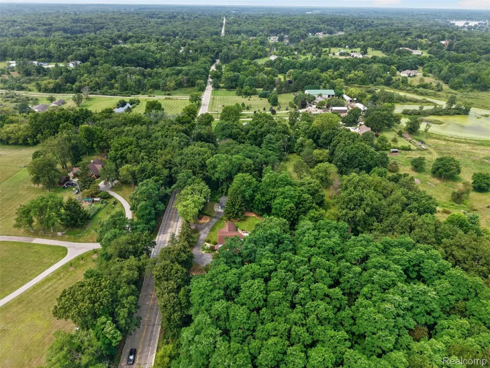 9319 Faussett Road Tyrone Township, MI 48430