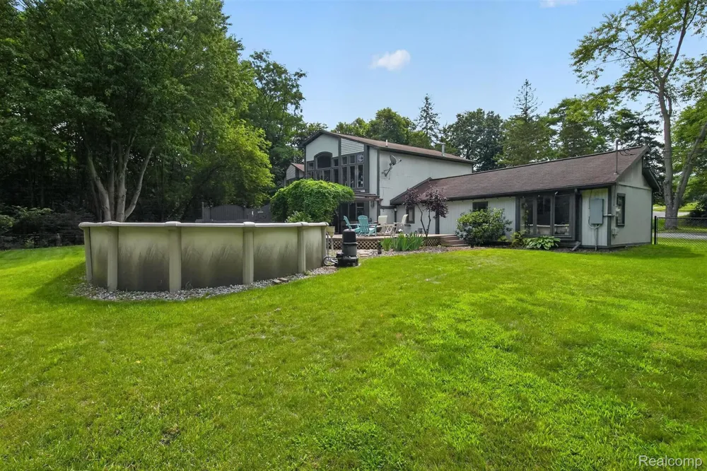 9319 Faussett Road Tyrone Township, MI 48430