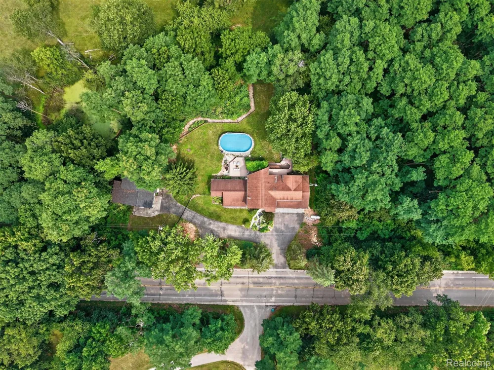 9319 Faussett Road Tyrone Township, MI 48430