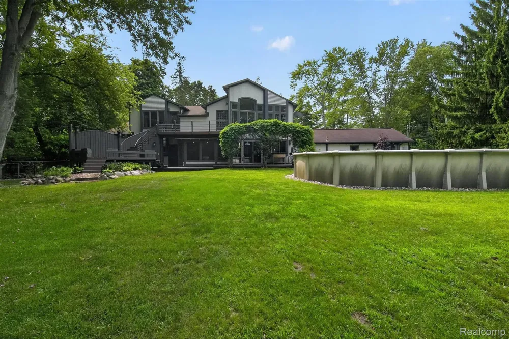 9319 Faussett Road Tyrone Township, MI 48430