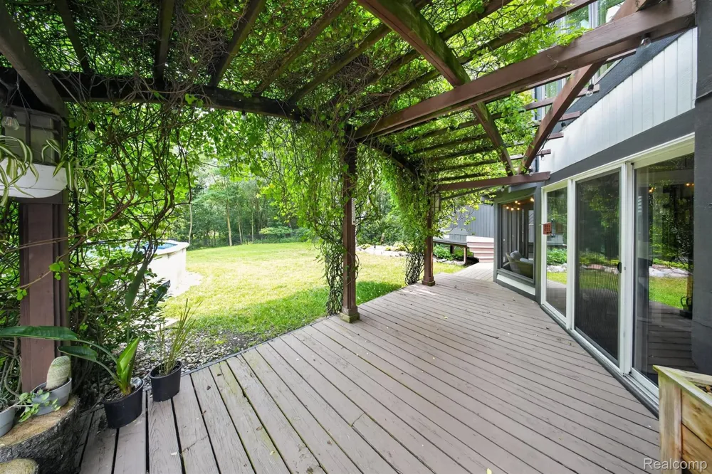 9319 Faussett Road Tyrone Township, MI 48430