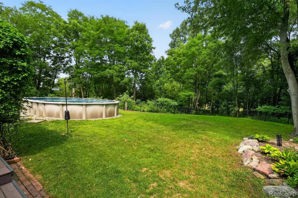 9319 Faussett Road Tyrone Township, MI 48430