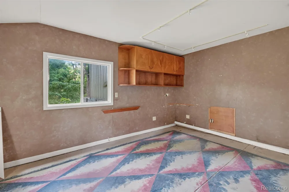 9319 Faussett Road Tyrone Township, MI 48430