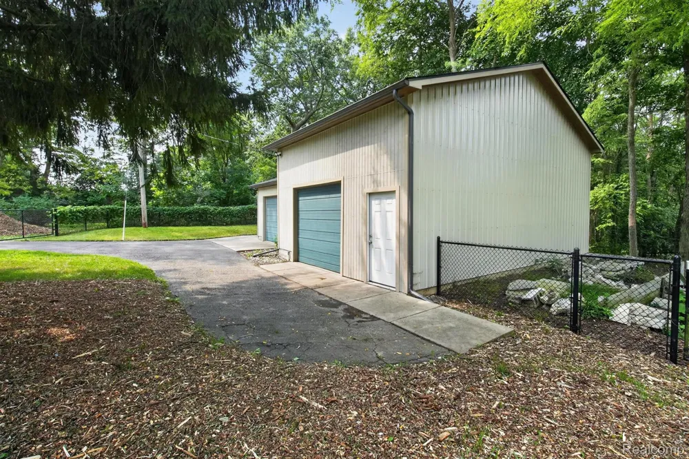 9319 Faussett Road Tyrone Township, MI 48430