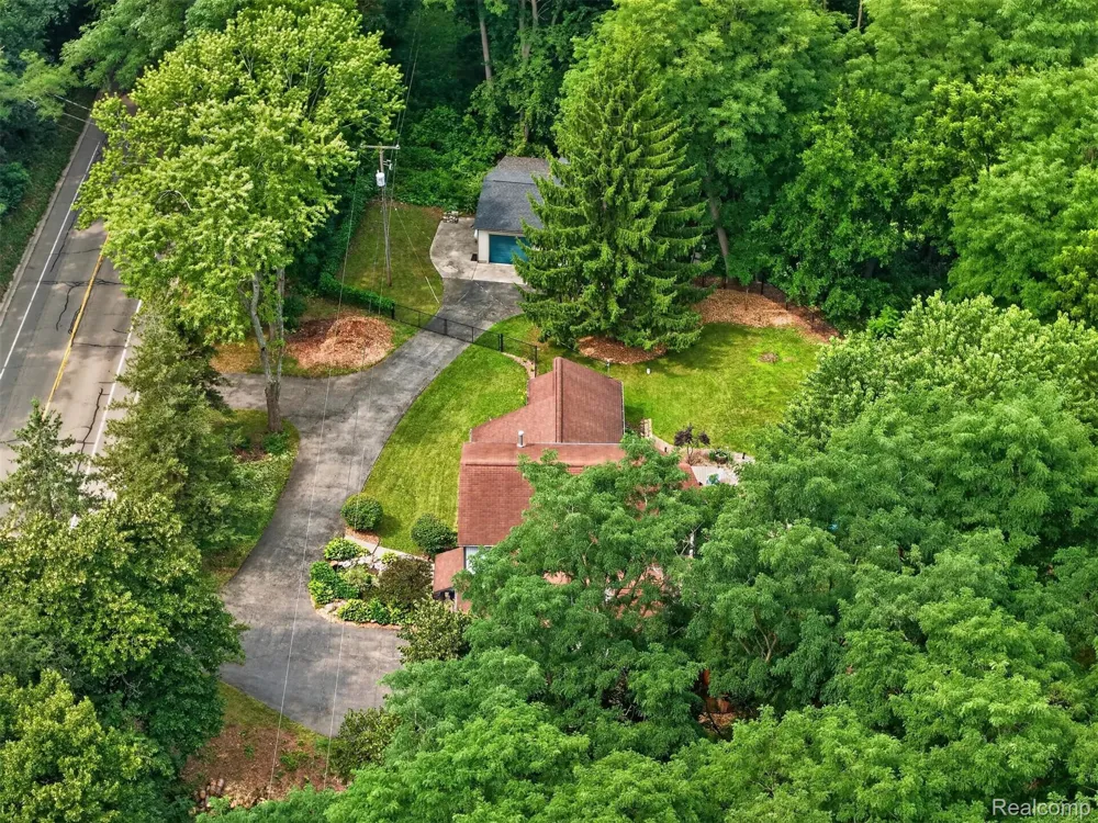9319 Faussett Road Tyrone Township, MI 48430