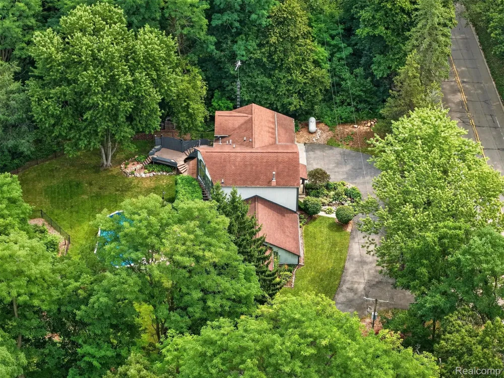 9319 Faussett Road Tyrone Township, MI 48430