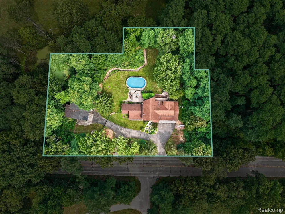 9319 Faussett Road Tyrone Township, MI 48430