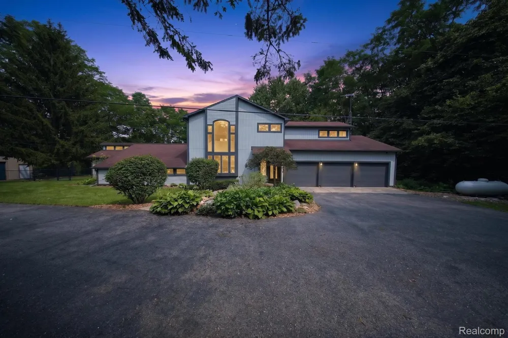 9319 Faussett Road Tyrone Township, MI 48430